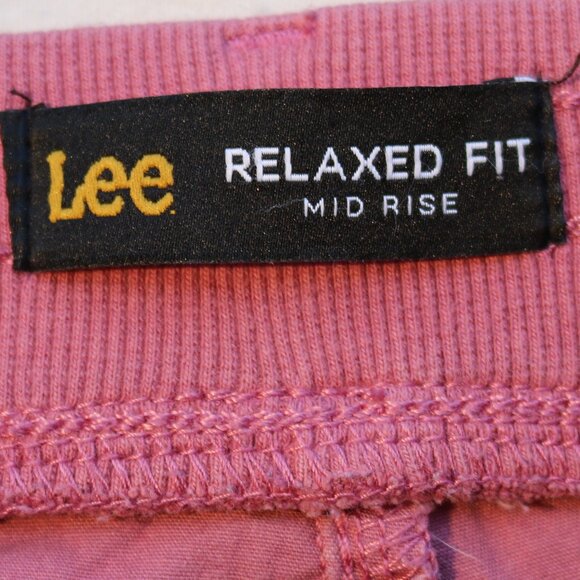 LEE Mauve Relaxed Fit Mid Rise Stretch Cotton Cropped Cargo Roll Tab Hem Pants - Picture 6 of 7